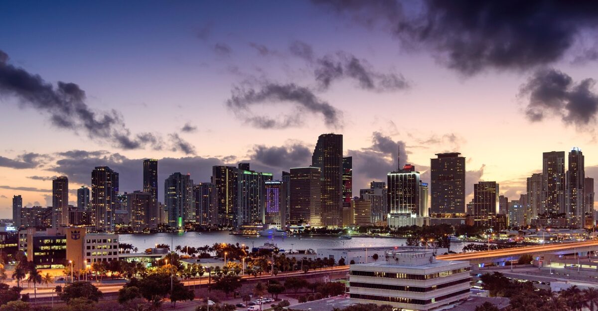 miami florida sunset skyline architecture scenery cityscape nature downtown building urban sky skyscraper city clouds tower metropolis scenic