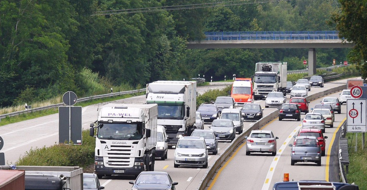 highway construction site narrowed four-lane compressed construction work road renewal separation guard rail speed limit truck car viscous motorway construction site m nsterland davert a1 car wallpapers hansalinie