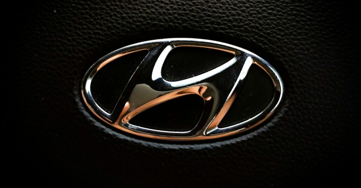 black and silver mercedes benz logo