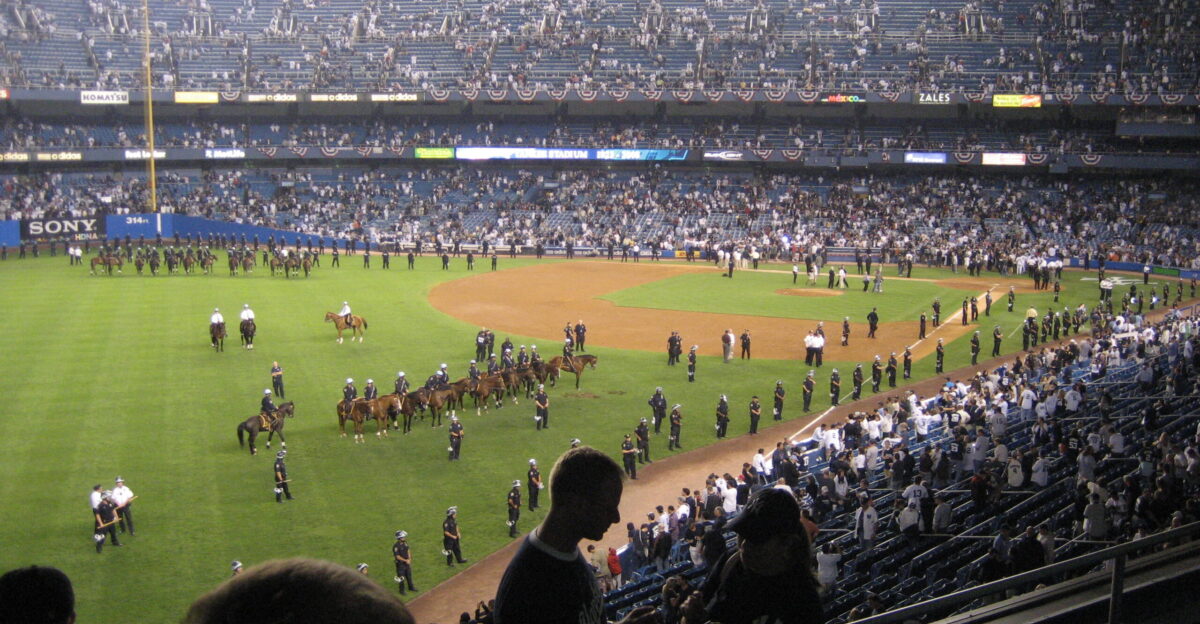 DescriptionFinal Yankees Game jpg The Yankees field after the last Yankee game at the old stadium Date September 21 2008 Source I created this work entirely by myself Author Dvdkid919 talk 21 18 22 November 2008 Dvdkid919 2 816 2 112 3 52 MB