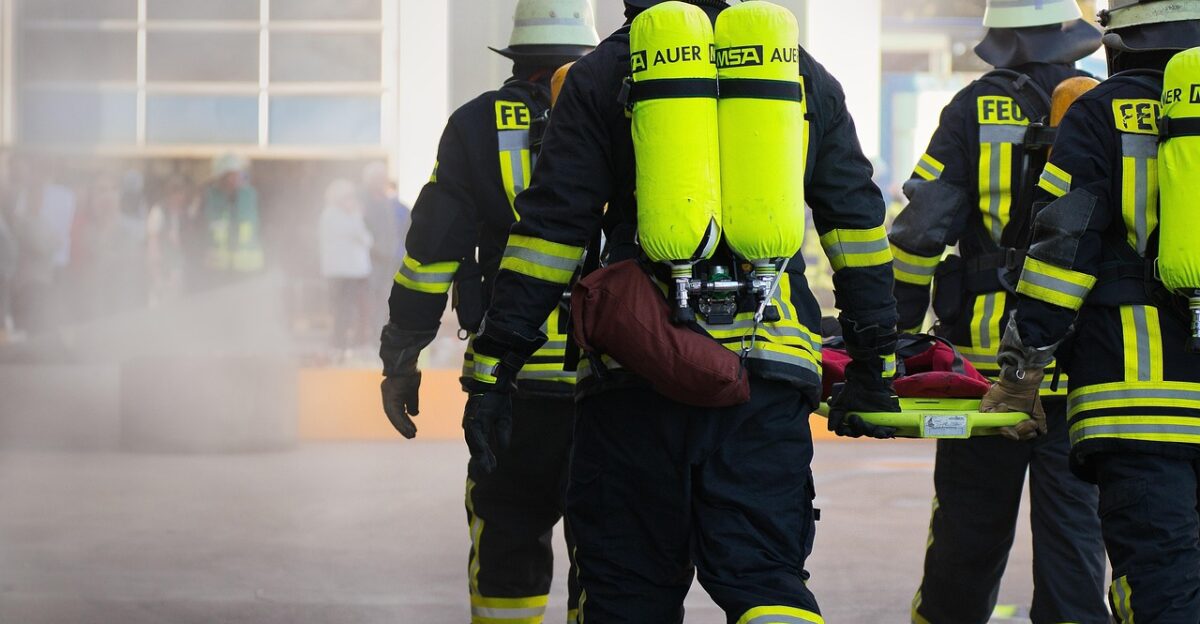fire fighting helm firefighters rescue risk delete exercise respiratory protection firefighting job fire fighting firefighters firefighters rescue rescue rescue risk risk risk risk risk