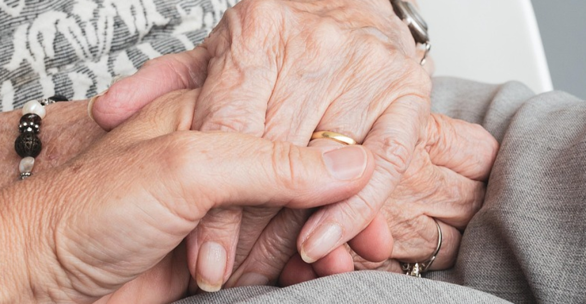 hands, old, old age, senior citizens, vulnerable, concern, old person, elderly, retirement, happy mothers day, self-reliance, loneliness, woman, grandmother, seniors, lived, help out, support, together, friendship, mom, mum