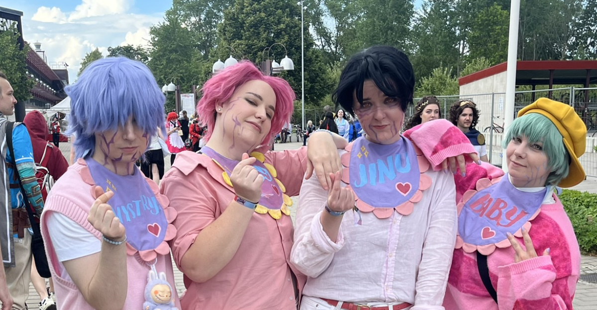 four cosplayers at NärCon Sommar 2025, portraying the characters (left to right) Mystery, Romance, Jinu, and Baby from the film KPop Demon Hunters